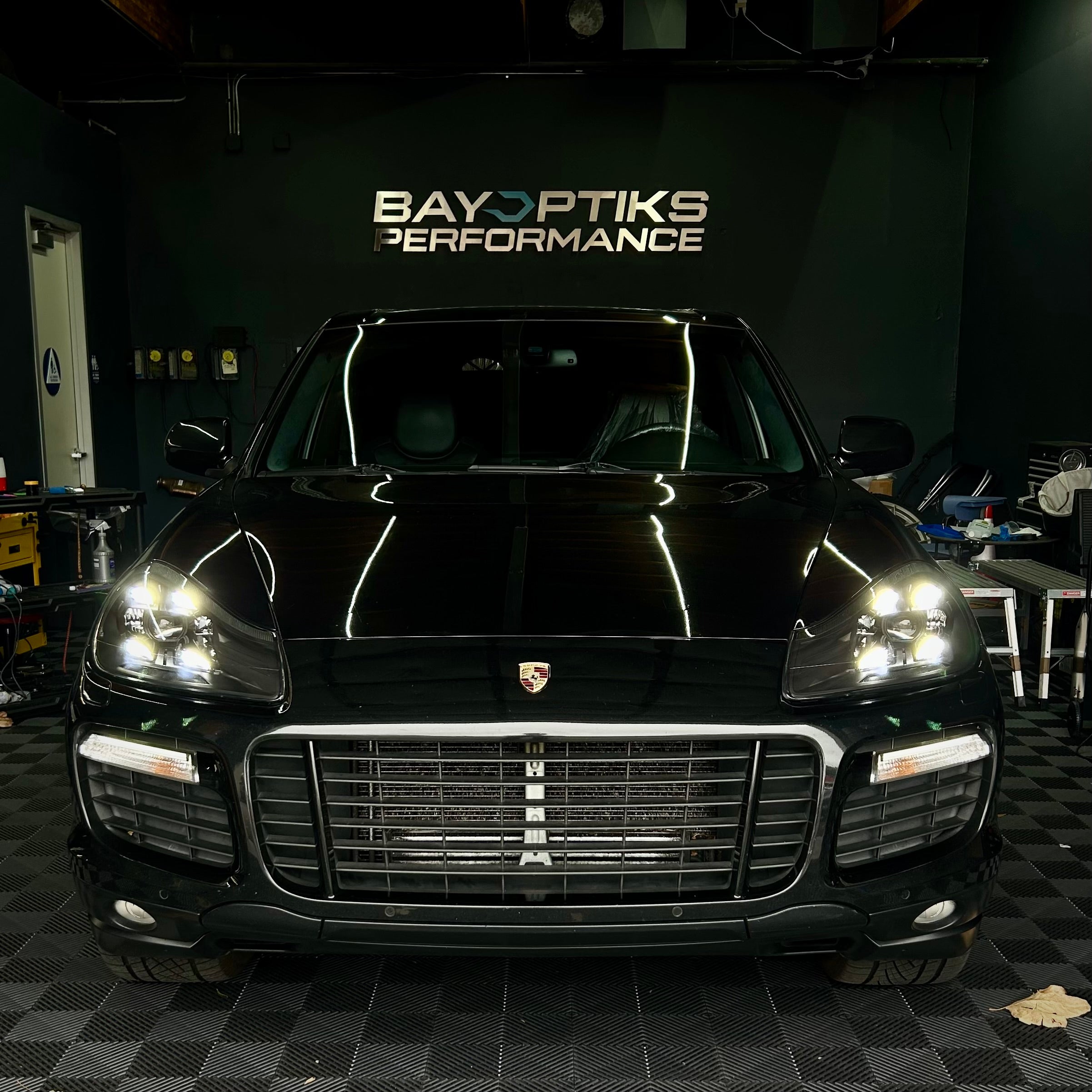 Facelift LED Headlights for Porsche Cayenne 957 (2007-2010)